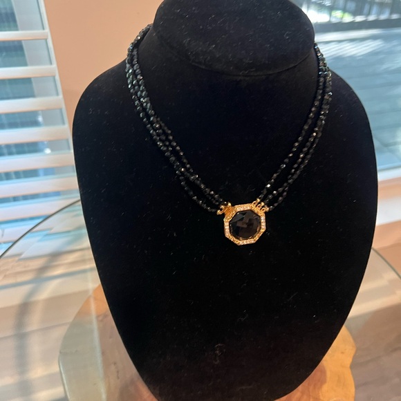 Luxurious Black and Gold Octagonal Clasp Pendant Necklace - Picture 6 of 8